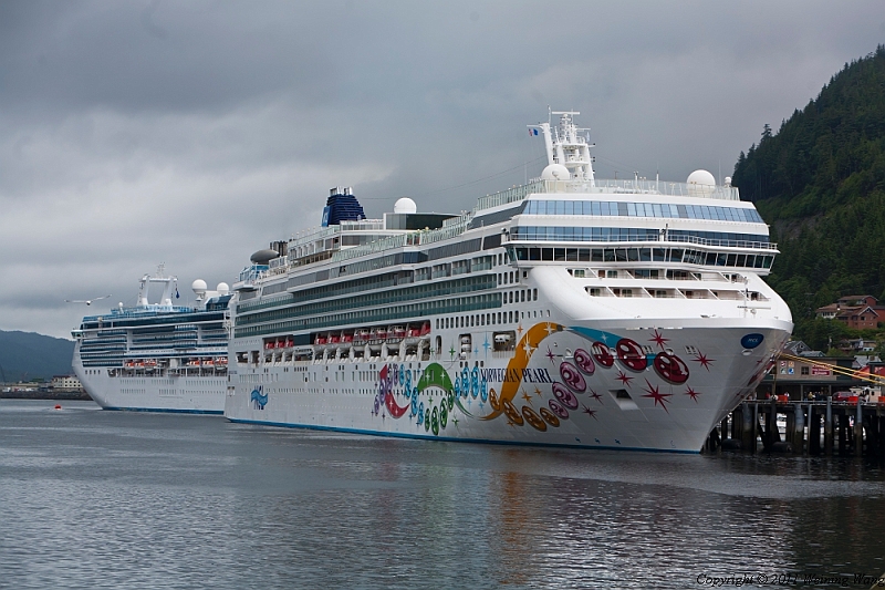Norwegian_pearl_3.jpg